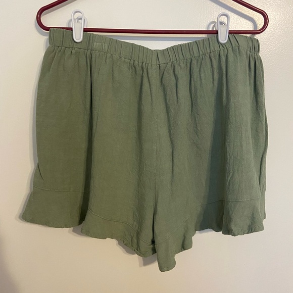 2x olive shorts - Picture 2 of 3